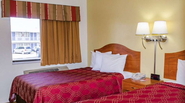 <b>Econo Lodge Albuquerque East Room</b>. Images powered by <a href="https://iceportal.shijigroup.com/" title="IcePortal" target="_blank">IcePortal</a>.