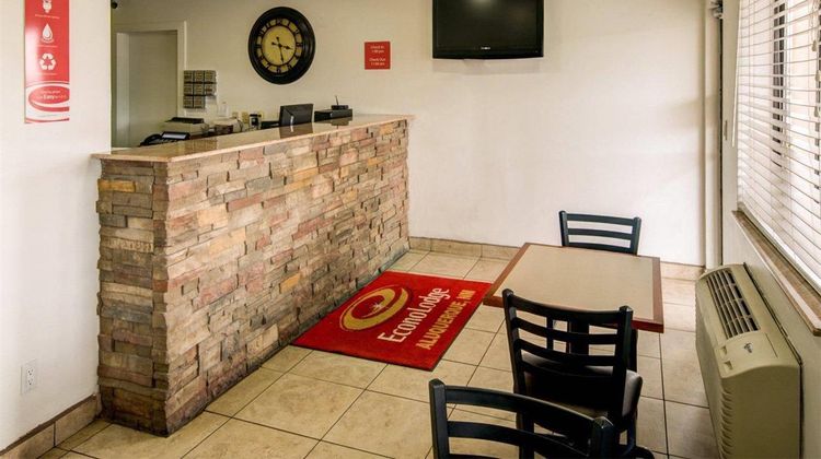 Econo Lodge Albuquerque East Lobby