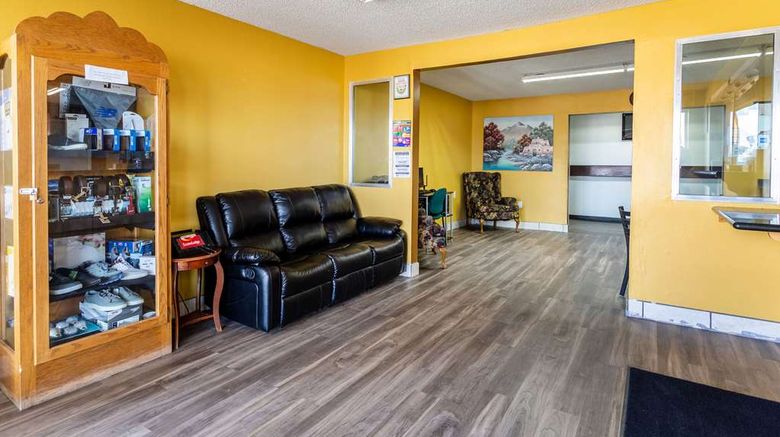 <b>Econo Lodge Gallup West Lobby</b>. Images powered by <a href="https://iceportal.shijigroup.com/" title="IcePortal" target="_blank">IcePortal</a>.