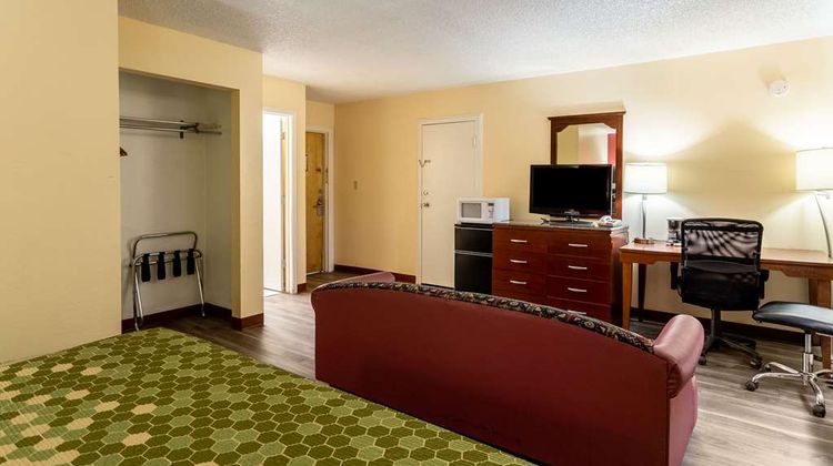 Econo Lodge Gallup West Suite