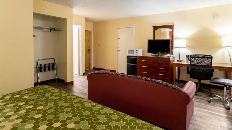 Econo Lodge Gallup West Suite