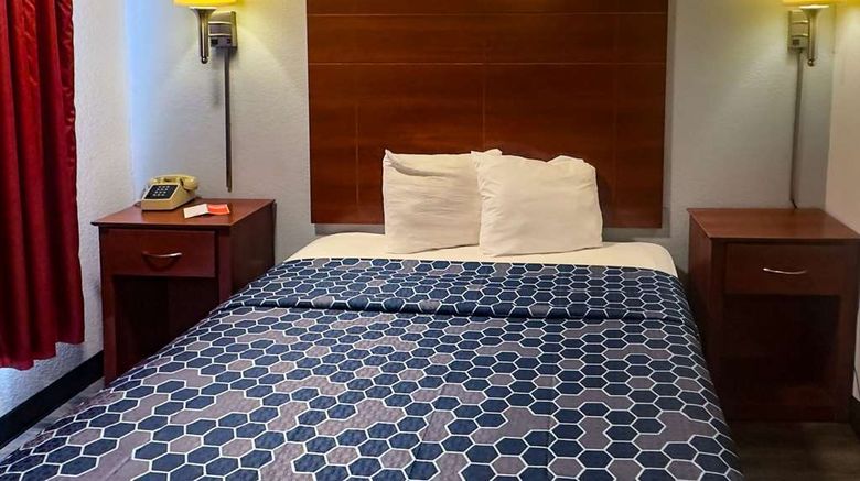 <b>Econo Lodge Room</b>. Images powered by <a href="https://iceportal.shijigroup.com/" title="IcePortal" target="_blank">IcePortal</a>.
