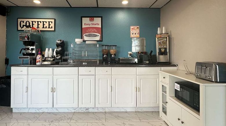 <b>Econo Lodge Restaurant</b>. Images powered by <a href="https://iceportal.shijigroup.com/" title="IcePortal" target="_blank">IcePortal</a>.