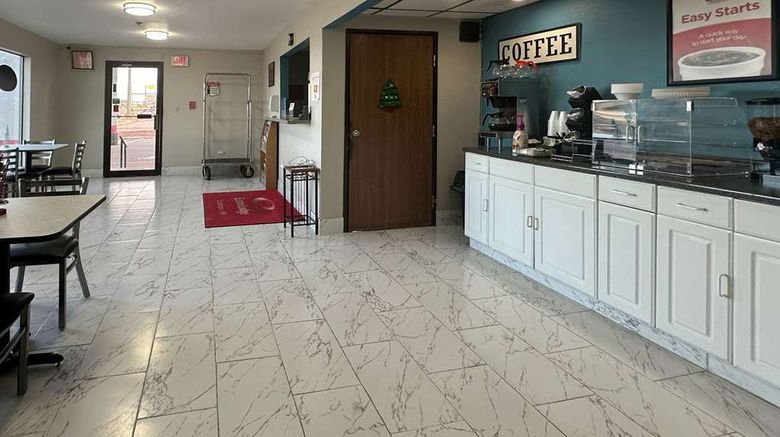 <b>Econo Lodge Restaurant</b>. Images powered by <a href="https://iceportal.shijigroup.com/" title="IcePortal" target="_blank">IcePortal</a>.