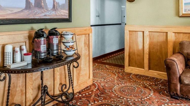Quality Inn & Suites Lobby