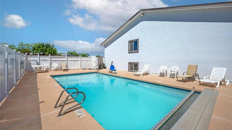 Quality Inn Los Lunas Pool
