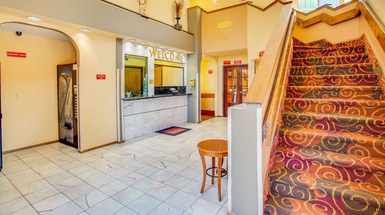 Econo Lodge Inn & Suites Albuquerque Lobby