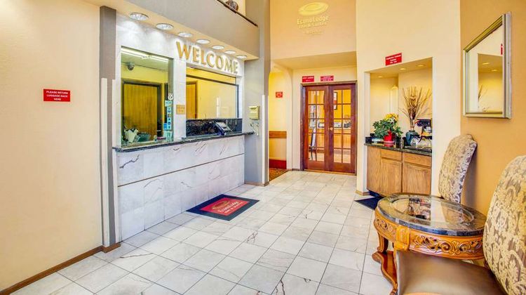 Econo Lodge Inn & Suites Albuquerque Lobby