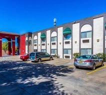 Econo Lodge Inn & Suites Albuquerque Exterior