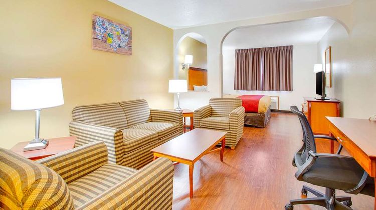 Econo Lodge Inn & Suites Albuquerque Suite