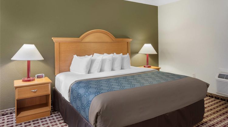 Econo Lodge Inn and Suites Socorro Suite