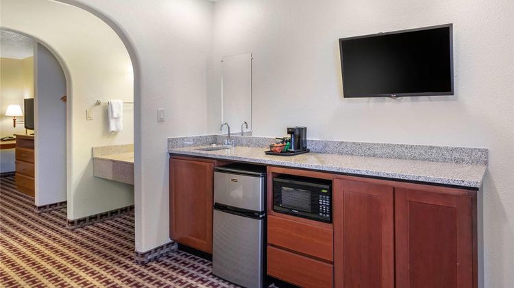 Econo Lodge Inn and Suites Socorro Suite