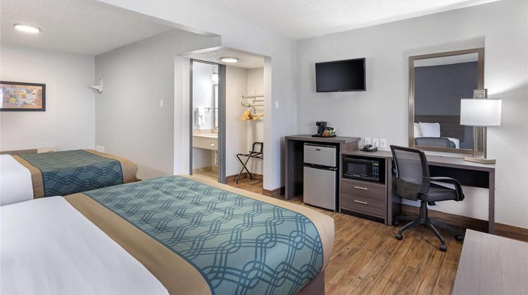 Econo Lodge Inn and Suites Socorro Room