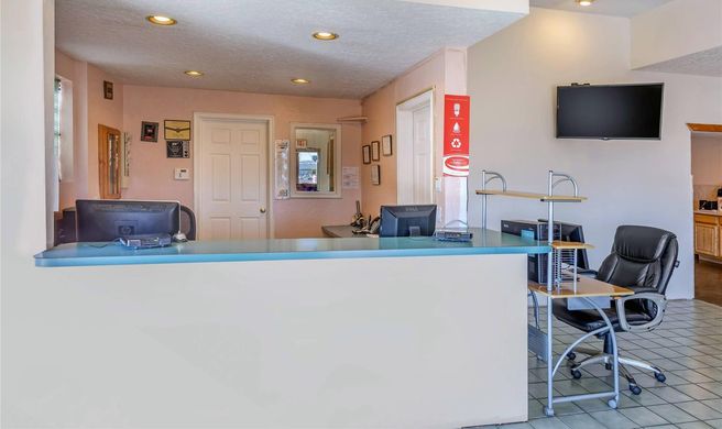 Econo Lodge Inn and Suites Socorro Lobby
