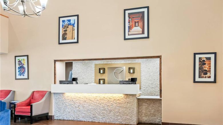 <b>Comfort Inn Santa Fe South Lobby</b>. Images powered by <a href="https://iceportal.shijigroup.com/" title="IcePortal" target="_blank">IcePortal</a>.