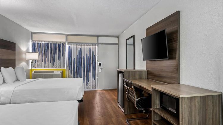 Econo Lodge Room