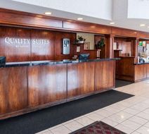 Quality Suites Albuquerque Lobby