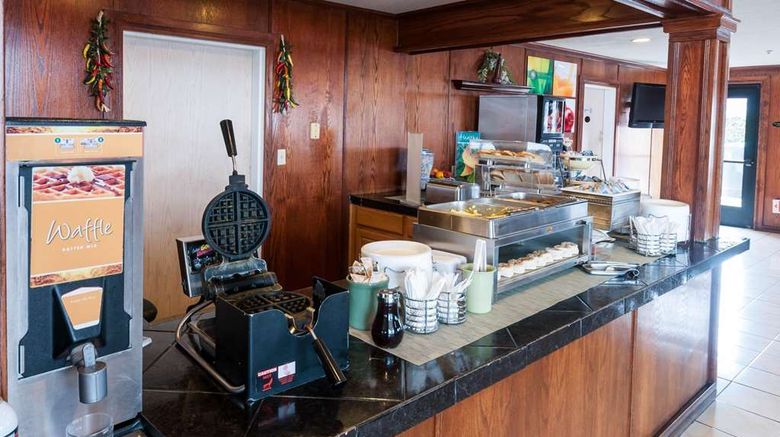 <b>Quality Suites Albuquerque Restaurant</b>. Images powered by <a href="https://iceportal.shijigroup.com/" title="IcePortal" target="_blank">IcePortal</a>.