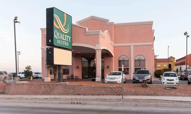 Quality Suites Albuquerque Exterior