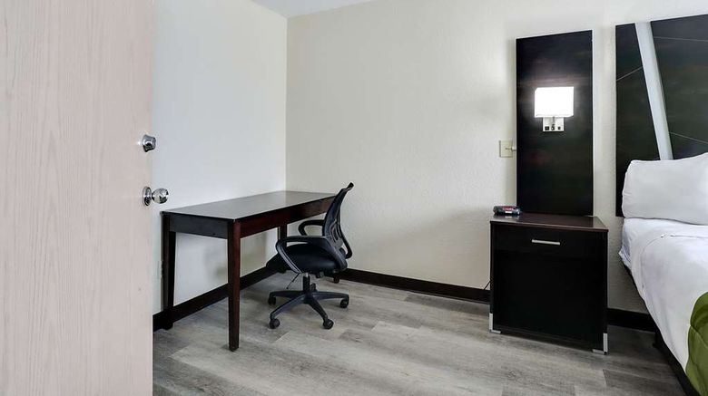 <b>Quality Suites Albuquerque Suite</b>. Images powered by <a href="https://iceportal.shijigroup.com/" title="IcePortal" target="_blank">IcePortal</a>.