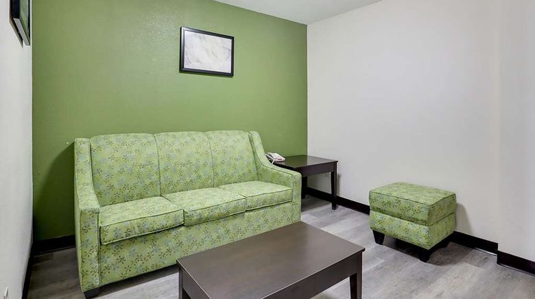<b>Quality Suites Albuquerque Suite</b>. Images powered by <a href="https://iceportal.shijigroup.com/" title="IcePortal" target="_blank">IcePortal</a>.