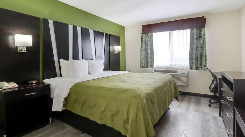 <b>Quality Suites Albuquerque Suite</b>. Images powered by <a href="https://iceportal.shijigroup.com/" title="IcePortal" target="_blank">IcePortal</a>.