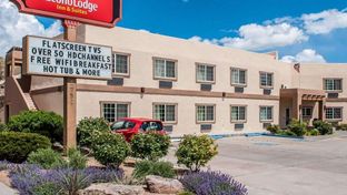 Econo Lodge Inn and Suites Santa Fe South
