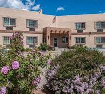 Econo Lodge Inn and Suites Santa Fe South Exterior