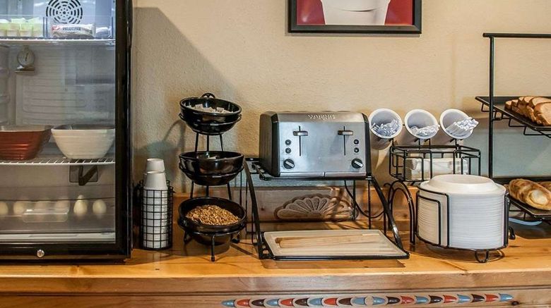 <b>Econo Lodge Inn and Suites Santa Fe South Restaurant</b>. Images powered by <a href="https://iceportal.shijigroup.com/" title="IcePortal" target="_blank">IcePortal</a>.