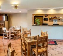 Econo Lodge Inn and Suites Santa Fe South Lobby