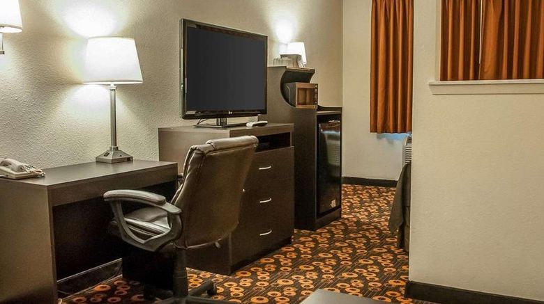 <b>Econo Lodge Inn and Suites Santa Fe South Suite</b>. Images powered by <a href="https://iceportal.shijigroup.com/" title="IcePortal" target="_blank">IcePortal</a>.