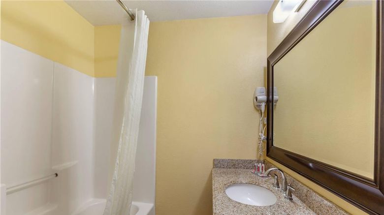 <b>Econo Lodge Room</b>. Images powered by <a href="https://iceportal.shijigroup.com/" title="IcePortal" target="_blank">IcePortal</a>.