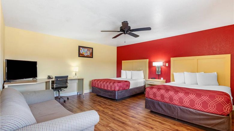 <b>Econo Lodge Room</b>. Images powered by <a href="https://iceportal.shijigroup.com/" title="IcePortal" target="_blank">IcePortal</a>.