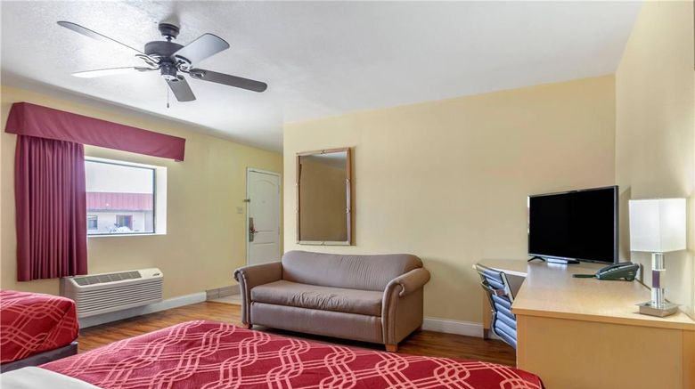 <b>Econo Lodge Room</b>. Images powered by <a href="https://iceportal.shijigroup.com/" title="IcePortal" target="_blank">IcePortal</a>.