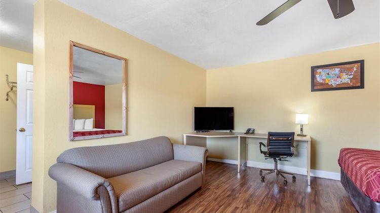 Econo Lodge Room