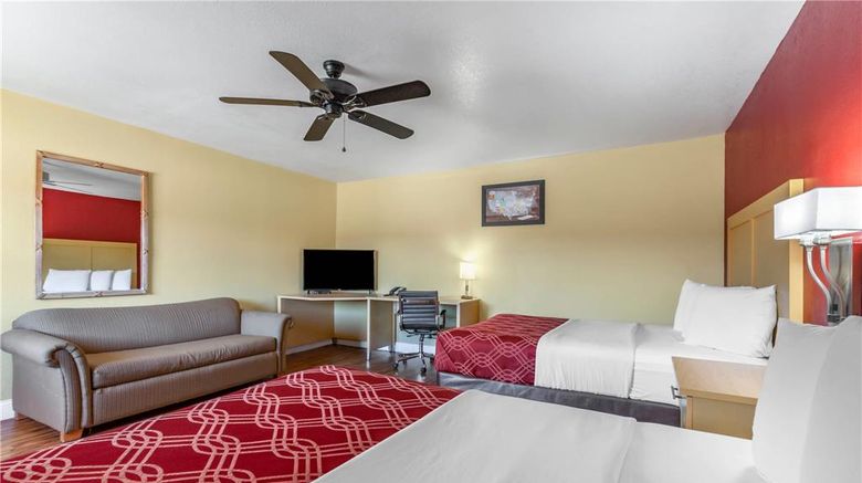 <b>Econo Lodge Room</b>. Images powered by <a href="https://iceportal.shijigroup.com/" title="IcePortal" target="_blank">IcePortal</a>.
