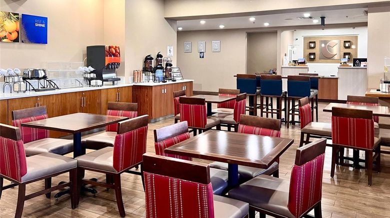 <b>Comfort Inn & Suites Restaurant</b>. Images powered by <a href="https://iceportal.shijigroup.com/" title="IcePortal" target="_blank">IcePortal</a>.