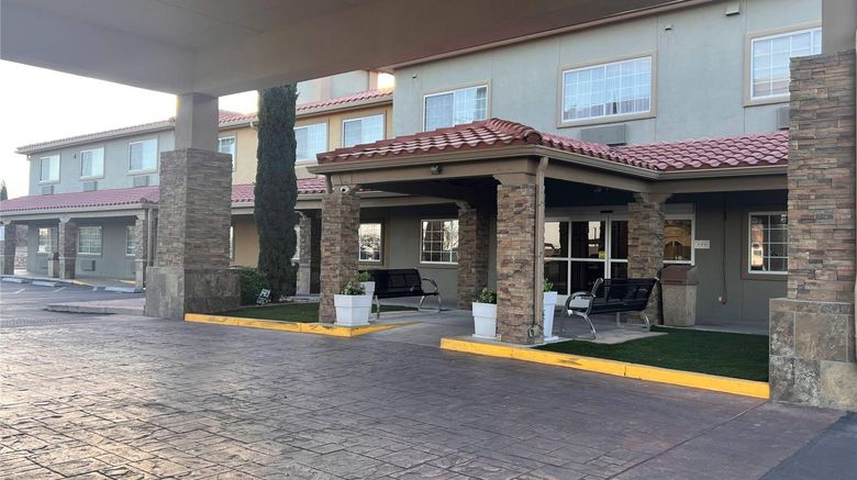 <b>Comfort Inn & Suites Exterior</b>. Images powered by <a href="https://iceportal.shijigroup.com/" title="IcePortal" target="_blank">IcePortal</a>.