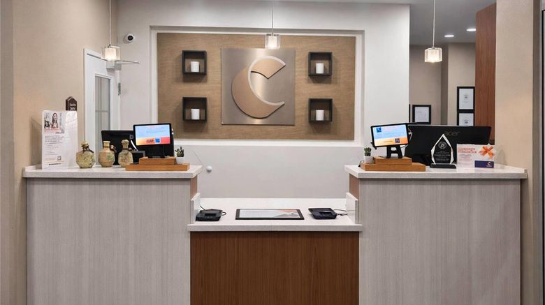 <b>Comfort Inn & Suites Lobby</b>. Images powered by <a href="https://iceportal.shijigroup.com/" title="IcePortal" target="_blank">IcePortal</a>.