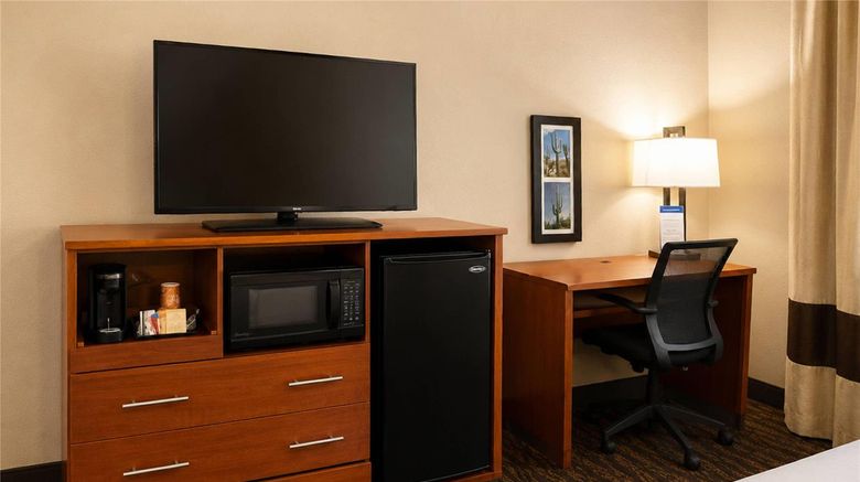 <b>Comfort Inn & Suites Room</b>. Images powered by <a href="https://iceportal.shijigroup.com/" title="IcePortal" target="_blank">IcePortal</a>.