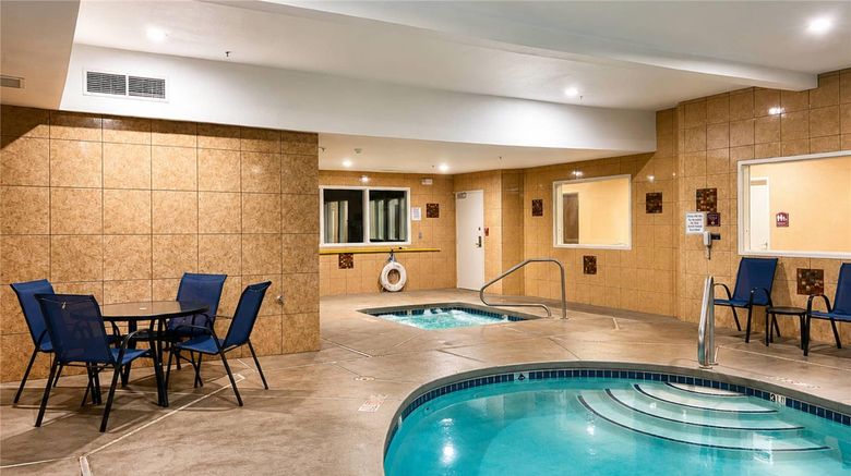 <b>Comfort Inn & Suites Pool</b>. Images powered by <a href="https://iceportal.shijigroup.com/" title="IcePortal" target="_blank">IcePortal</a>.