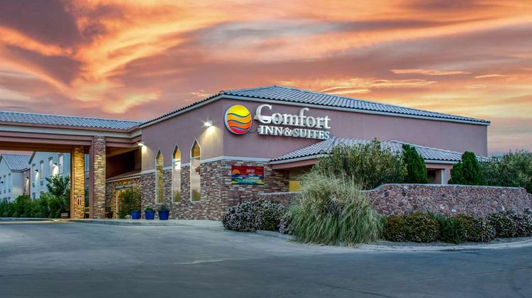 Comfort Inn and Suites Exterior