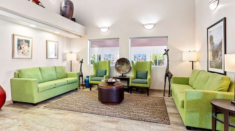 Comfort Inn and Suites Lobby