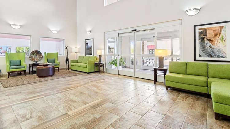 Comfort Inn and Suites Lobby
