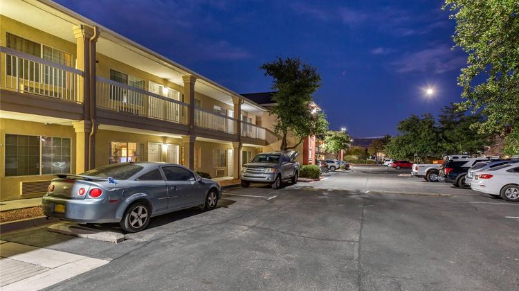 Suburban Studios Albuquerque Uptown Exterior
