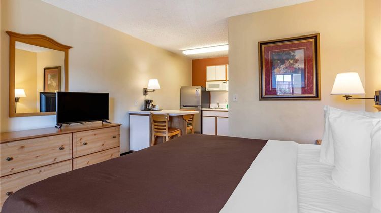 Suburban Studios Albuquerque Uptown Room