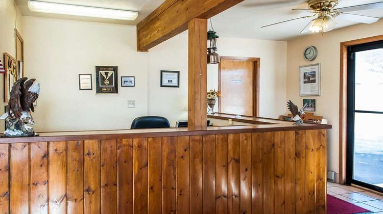 Econo Lodge Eagle Nest Lobby