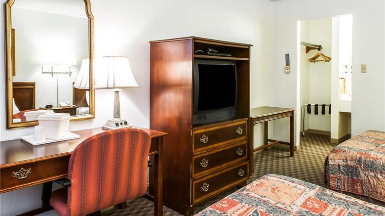 <b>Econo Lodge Eagle Nest Room</b>. Images powered by <a href="https://iceportal.shijigroup.com/" title="IcePortal" target="_blank">IcePortal</a>.