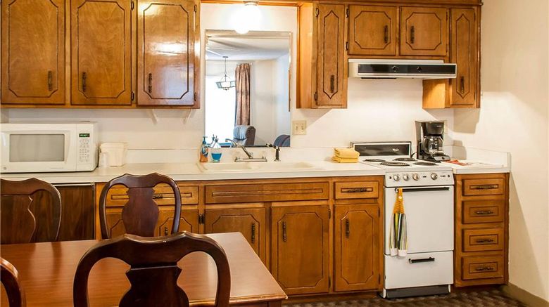 <b>Econo Lodge Eagle Nest Suite</b>. Images powered by <a href="https://iceportal.shijigroup.com/" title="IcePortal" target="_blank">IcePortal</a>.