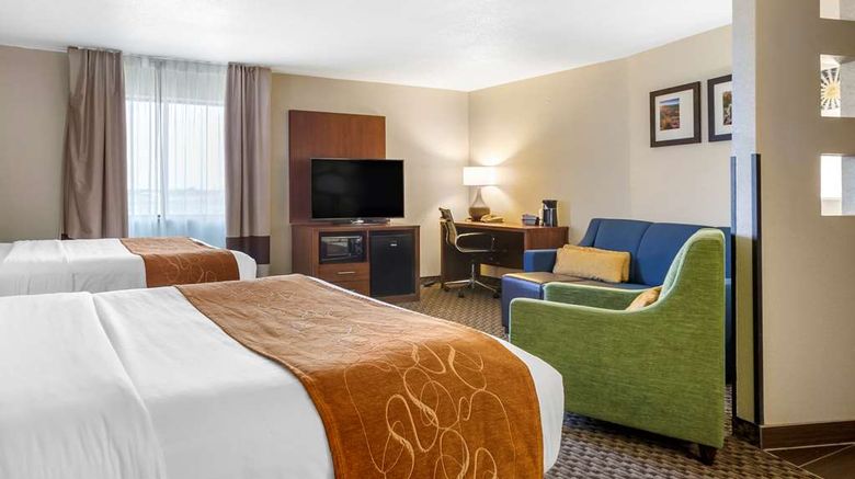 <b>Comfort Suites Hobbs Room</b>. Images powered by <a href="https://iceportal.shijigroup.com/" title="IcePortal" target="_blank">IcePortal</a>.